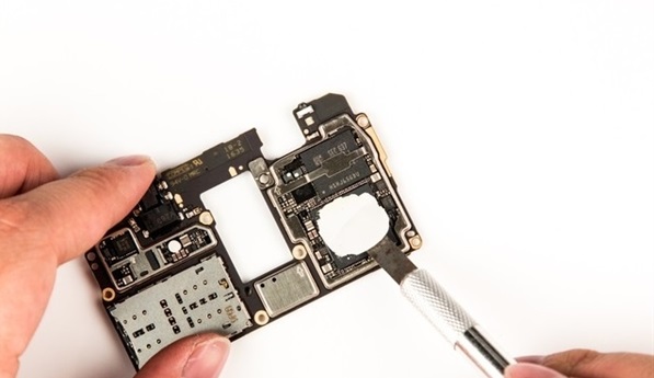 1482087939_huawei-mate-9-teardown-15.jpg